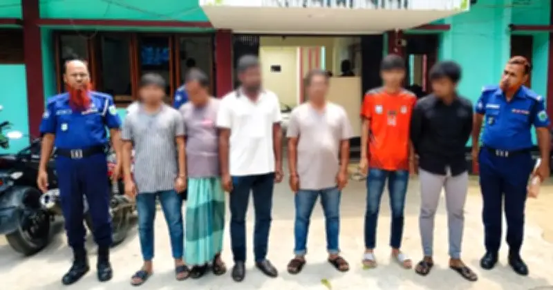 বাগমারায় অনলাইন জুয়ার আসরে অভিযান, মূলহোতাসহ গ্রেপ্তার ৬