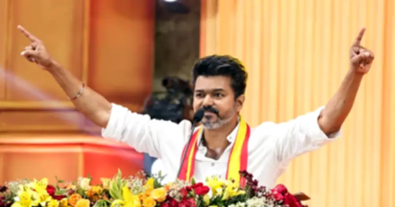 জ্যোতিষীকে ওএসডি করে নতুন বিতর্কে থালাপতি বিজয়