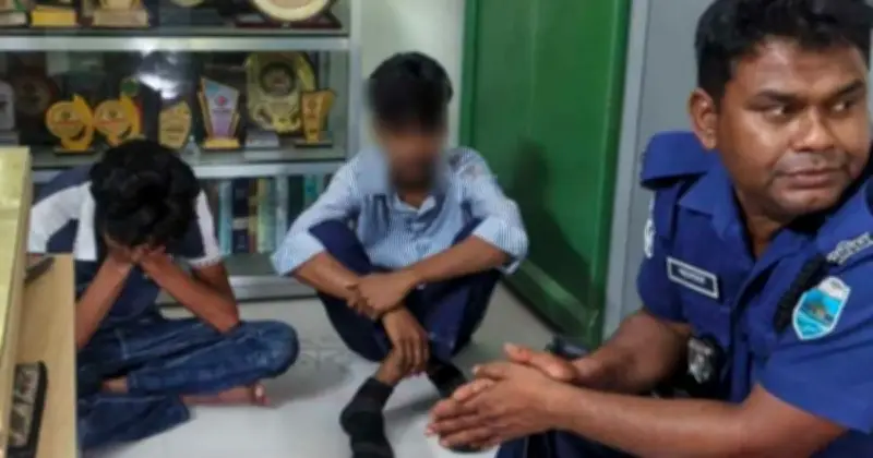 জয়পুরহাটে ফুটবল খেলা নিয়ে বিরোধে স্কুলছাত্র ছুরিকাহত, দুই কিশোর আটক