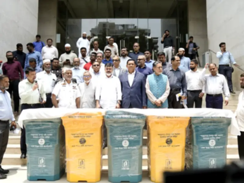 গুলশানে ময়লার বিন বিতরণ: উৎস থেকে বর্জ্য আলাদাকরণ শুরু ডিএনসিসির