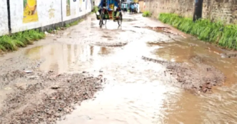 গাজীপুরের গুরুত্বপূর্ণ সড়ক যানবাহন চলাচলের অযোগ্য