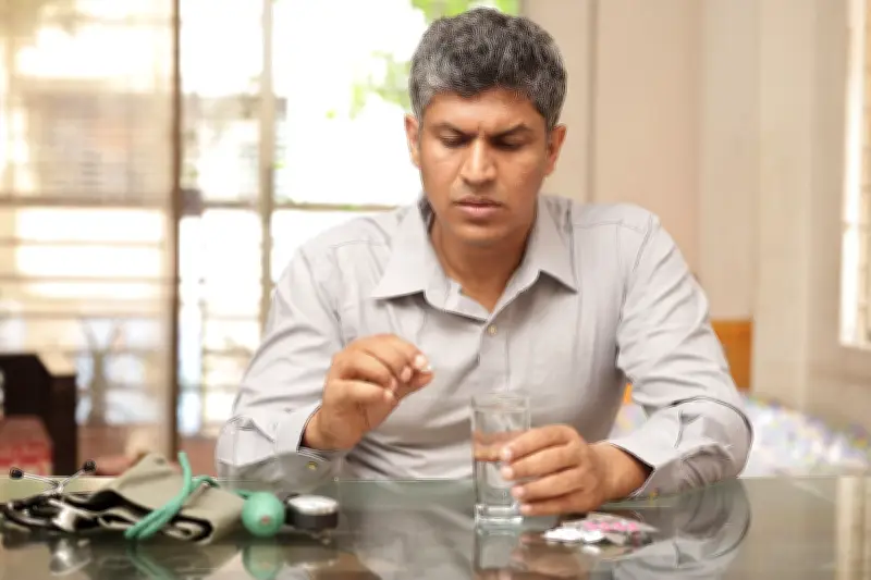 হঠাৎ রক্তচাপ বেড়ে গেলে কী করবেন, কী করবেন না