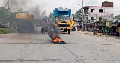 যশোরে ব্যবসায়ী হত্যায় হরতাল, নওয়াপাড়ায় সকাল-সন্ধ্যা বন্ধ