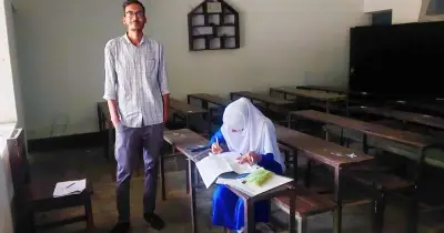 একজন পরীক্ষার্থীর জন্য ৮ কর্মকর্তা-কর্মচারী!