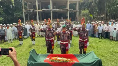বীর মুক্তিযোদ্ধা শফিক উল্যাহর শেষকৃত্য সম্পন্ন, জামায়াতের ভিসি নিয়োগ প্রতিবাদ