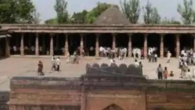 ভারতে শতাব্দী প্রাচীন মসজিদকে মন্দির ঘোষণা