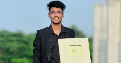 ২২ বছর বয়সী রোবায়েদ আহমেদ: ফেসবুকে ১৬ লাখ, ইউটিউবে ৬৯.৬ লাখ সাবস্ক্রাইবার