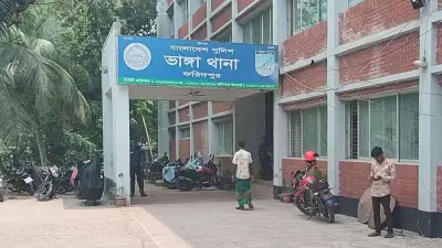 বিকল ট্রাক মেরামতের সময় বাসচাপায় বাবা-ছেলের প্রাণহানি