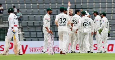 প্রথম সেশনে চাপে বাংলাদেশ, শান্ত-মুশফিকের প্রতিরোধে স্বস্তি