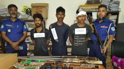 তিন বনদস্যু অস্ত্রসহ গ্রেফতার, শরণখোলা থানায় মামলা