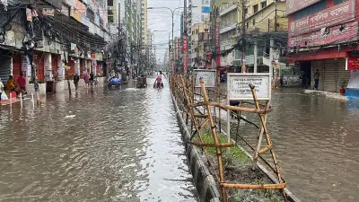 ঢাকায় ভোরের বৃষ্টিতে রাস্তায় পানি, ভোগান্তি কমেছে ছুটির দিনে