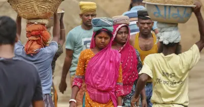 নারীনেত্রীর আক্ষেপ: নারীরা কাজের জায়গায় দ্বিগুণ বৈষম্যের শিকার