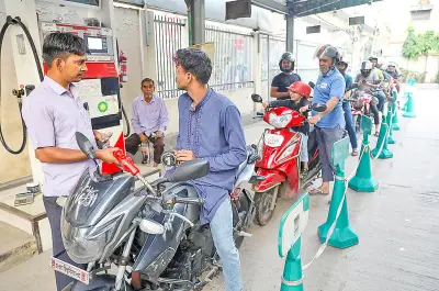 জ্বালানি তেলের ভিড় কমেছে, ফিরছে স্বাভাবিক চিত্র