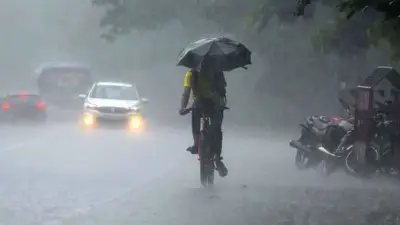ঢাকাসহ ৪ বিভাগে ভারী বৃষ্টির আভাস, গুলিস্তানে আগুন নিয়ন্ত্রণে