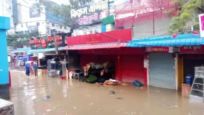 চট্টগ্রামে দেড় ঘণ্টার বৃষ্টিতে আবারও জলাবদ্ধতা, দুর্ভোগে নগরবাসী