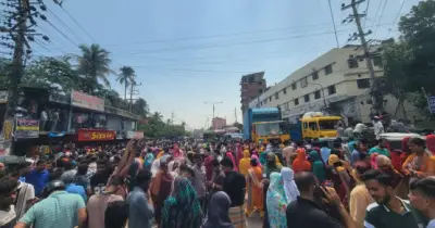 আজিম গ্রুপের শ্রমিকদের সড়ক অবরোধ, বকেয়া বেতন দাবি
