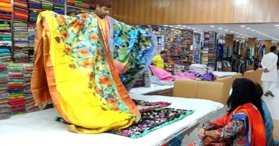 ঈদুল আজহায় দোকান খোলা রাখার সময় ৯টা পর্যন্ত বাড়ানোর দাবি