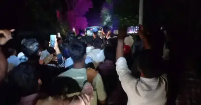 প্রেমে ব্যথা পেয়ে ৪৬০ ফুট টাওয়ারে উঠে লাফানোর হুমকি যুবকের