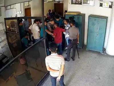 রাজশাহীতে পুলিশের সামনে দরপত্র বাক্স ছিনতাই, দুই মিনিটে উদ্ধার