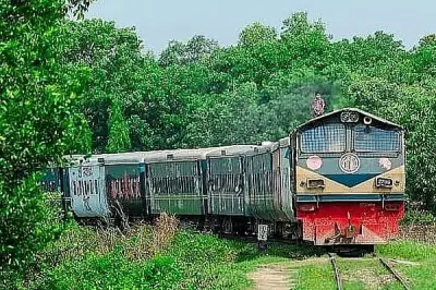 চট্টগ্রাম বিশ্ববিদ্যালয়ে চলন্ত ট্রেনে পাথর নিক্ষেপ, শিক্ষার্থী আহত