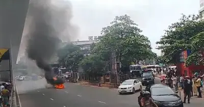 ফার্মগেটে চলন্ত প্রাইভেটকারে আগুন, হতাহত নেই