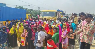 বেতন বকেয়া: রূপগঞ্জে ঢাকা-সিলেট মহাসড়ক অবরোধ, চরম যানজট