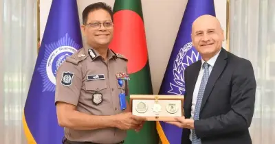 ইতালির রাষ্ট্রদূতের সঙ্গে আইজিপির সৌজন্য সাক্ষাৎ