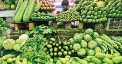 যুদ্ধ ও জ্বালানি সংকটে বেড়েছে সবজির দাম