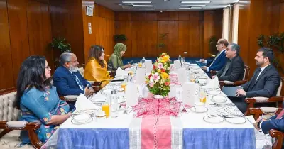 পাকিস্তানের মন্ত্রীর সাথে পররাষ্ট্র প্রতিমন্ত্রীর বৈঠক