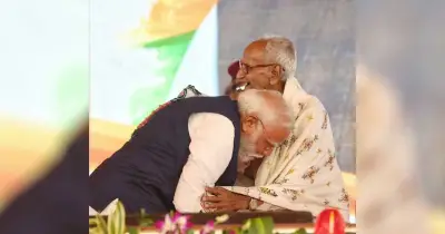 ব্রিগেডে মোদির ঐতিহাসিক সম্মান: ৯৮ বছরের মাখনলাল সরকারকে সংবর্ধনা