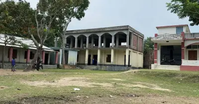 সিঁড়িহীন স্কুল ভবন: রাজবাড়ীতে ৩৭ লাখ টাকা নির্মাণের পরও অকার্যকর দোতলা
