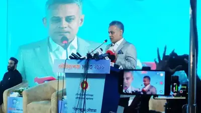 ট্রেনের ধাক্কায় ট্রাক দুমড়ে-মুচড়ে, নিহত ১