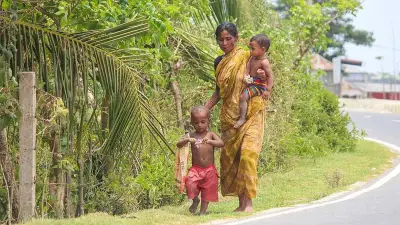 বাংলার মায়ের গল্প: দূর পরবাসেও অমলিন মায়ের স্নেহ