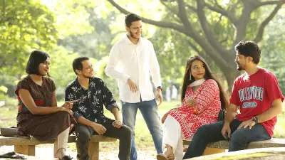 সবাইকে খুশি রাখতে গিয়ে নিজেকে হারিয়ে ফেলছেন?