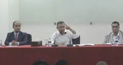 প্রধানমন্ত্রীর মাননীয় সম্বোধন না করতে বলার অনুরোধ
