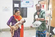 হামে আক্রান্ত ৯ মাসের শিশু আরাফাত ভর্তি মহাখালী হাসপাতালে
