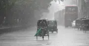 দেশের ১০ জেলায় ঝড়-বৃষ্টির পূর্বাভাস, নদীবন্দরে সতর্কতা