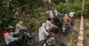 উত্তরপ্রদেশে ঝড়-বৃষ্টিতে অন্তত ১০০ জনের মৃত্যু