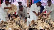 টাকার পাহাড়ে চাপা পড়েও গান থামেনি, ভিডিও ভাইরাল