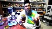 চট্টগ্রামের গৃহস্থালি মধু গবেষণাকেন্দ্র: খাঁটি মধু চেনার গল্প