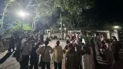 জাবিতে ধর্ষণচেষ্টা: প্রক্টরের পদত্যাগ দাবিতে শিক্ষার্থীদের অবস্থান