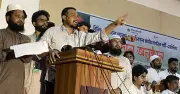 এনসিপির নাসীরুদ্দীনের হুঁশিয়ারি: সরকারের কার্ডের জবাবে ‘লালকার্ড’