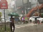 রাজধানীতে সকালে ভারী বৃষ্টি, চরম দুর্ভোগে নগরবাসী