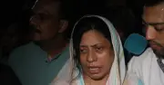 কারিনার দাফনে সাংবাদিকদের না যাওয়ার অনুরোধ মায়ের