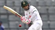 মুশফিকের রেকর্ড সেঞ্চুরি, মমিনুলকে ছাড়িয়ে