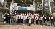 জবি ক্যাম্পাসে লিফলেট বিতরণ করল ছাত্রদল