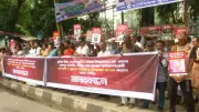 বিচার দাবিতে মানববন্ধন, ইরানে হামলা স্থগিত ট্রাম্পের