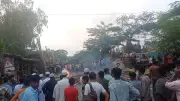 কাভার্ড ভ্যানের ধাক্কায় দুই শিক্ষার্থী আহত, ঢাকা-চট্টগ্রাম মহাসড়ক অবরোধ