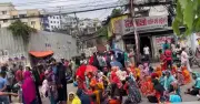 নাসা গ্রুপের কর্মীদের বেতন-বোনাসের দাবিতে বিক্ষোভ, তেজগাঁওয়ে যানজট