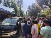 চট্টগ্রাম বিশ্ববিদ্যালয়ের ২ নম্বর গেটে খাবার হোটেলে অভিযান, চাকসু ও ভোক্তা অধিকার কর্মকর্তা অবরুদ্ধ